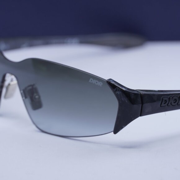 Dior DIORBAY M1U 10A1 Geometric Sunglasses - Black/Grey Gradient - Picture 7 of 11